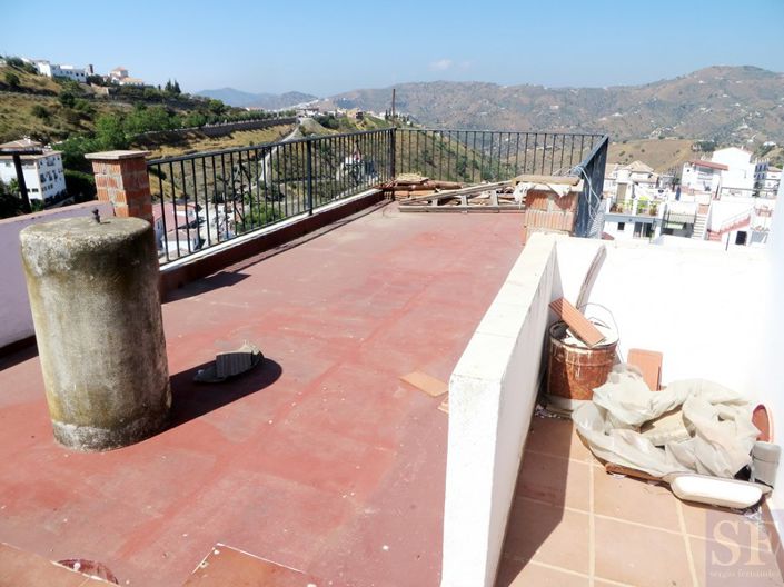 Image No.8-2 Bed Townhouse for sale