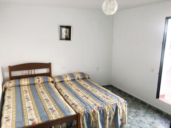 Image No.15-4 Bed Townhouse for sale