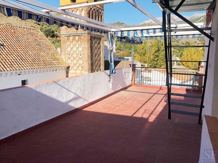 Image No.17-4 Bed Townhouse for sale