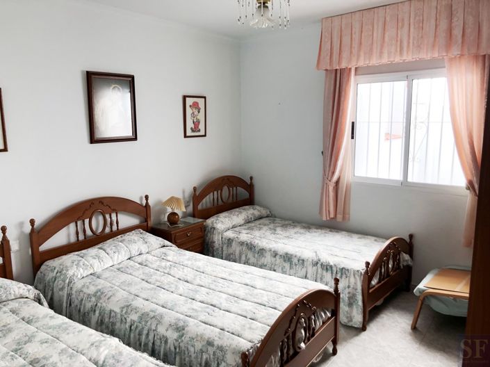 Image No.15-7 Bed Townhouse for sale