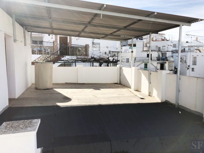 Image No.17-7 Bed Townhouse for sale