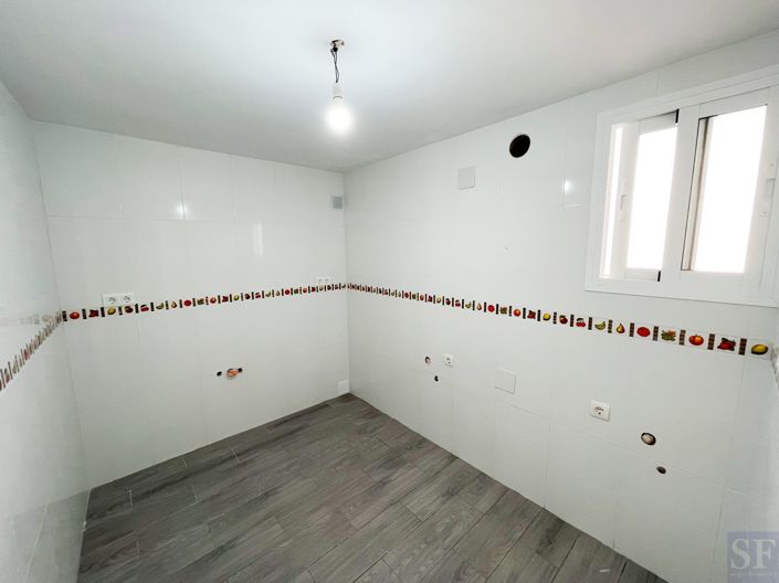 Image No.11-2 Bed Townhouse for sale