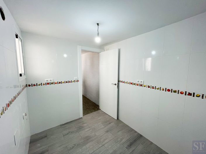 Image No.12-2 Bed Townhouse for sale