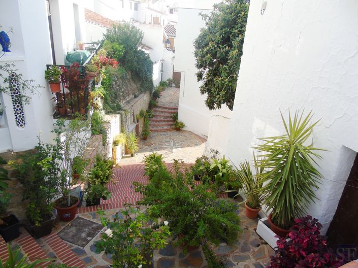 Image No.18-2 Bed Townhouse for sale