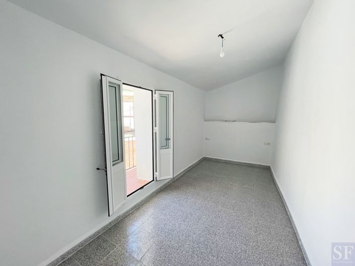 Image No.7-2 Bed Townhouse for sale