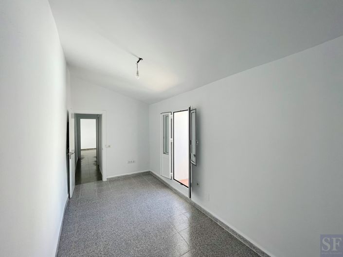 Image No.8-2 Bed Townhouse for sale