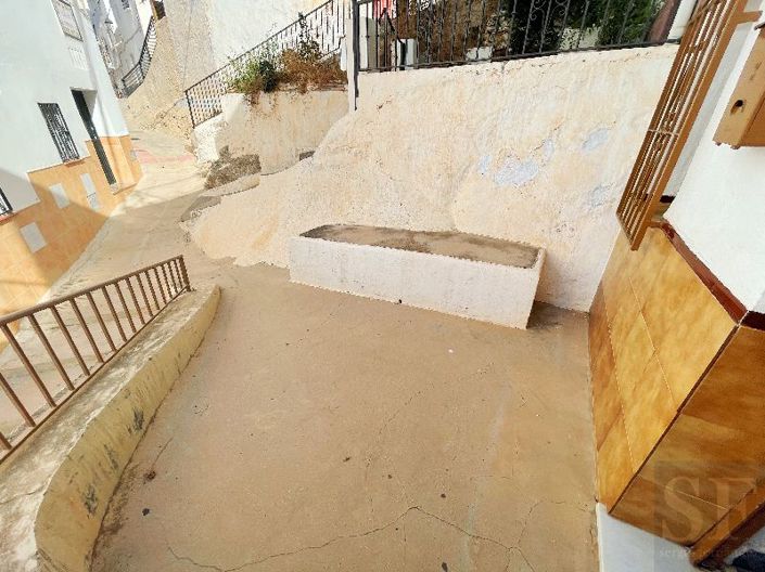 Image No.16-3 Bed Townhouse for sale