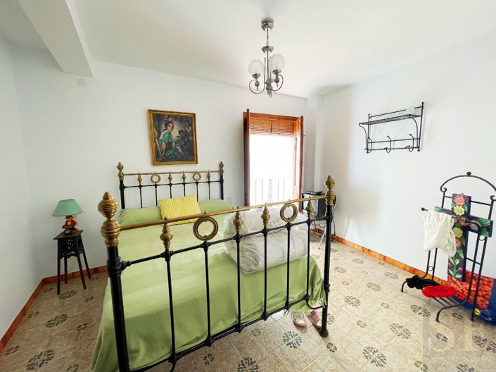 Image No.5-3 Bed Townhouse for sale