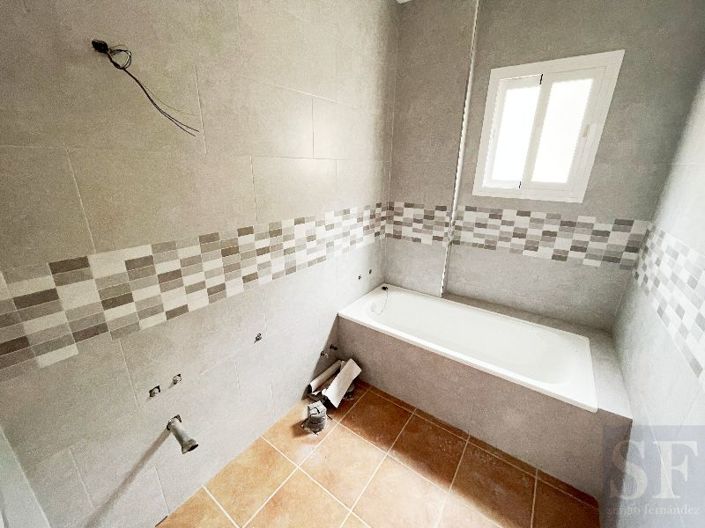 Image No.11-3 Bed Townhouse for sale