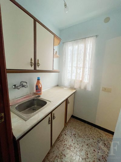 Image No.8-12 Bed Townhouse for sale