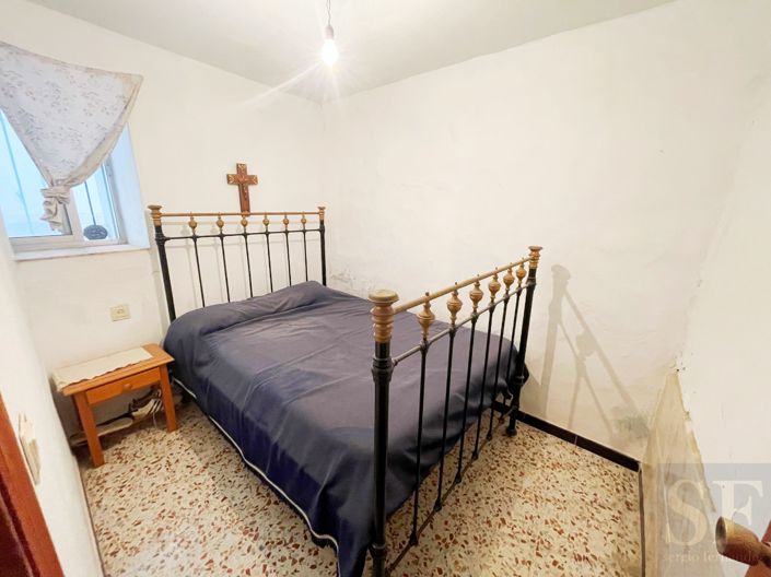 Image No.2-12 Bed Townhouse for sale