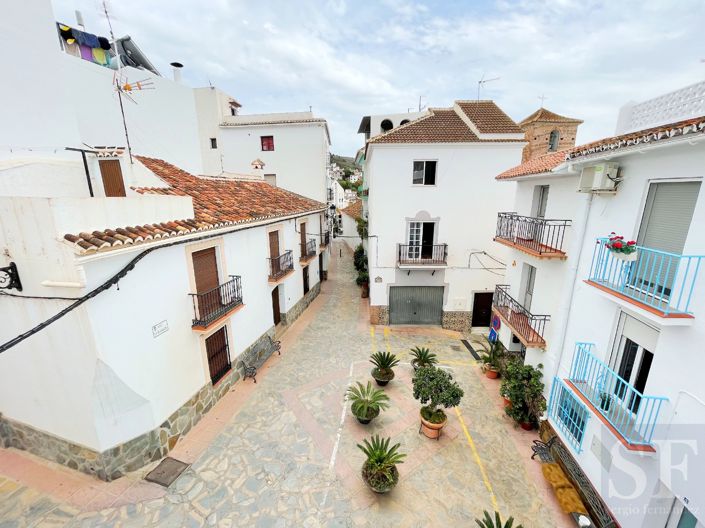 Image No.15-3 Bed Townhouse for sale