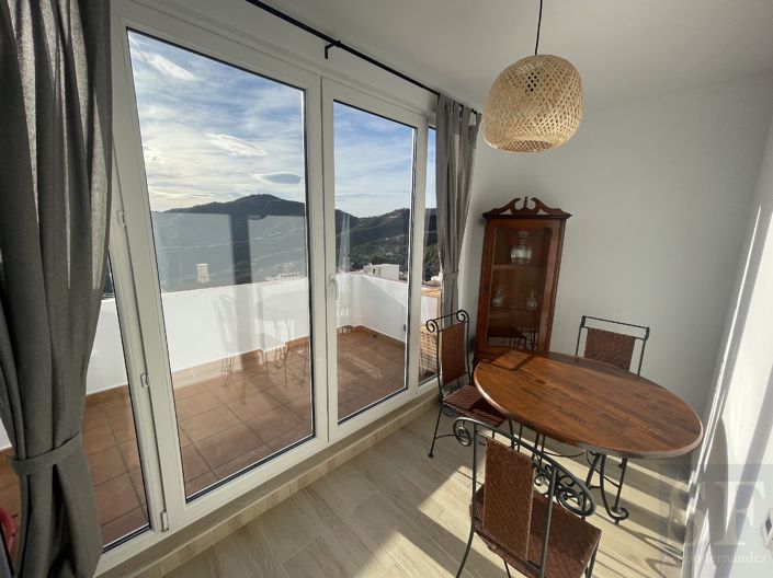 Image No.15-2 Bed Townhouse for sale