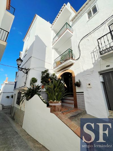 Image No.1-3 Bed Townhouse for sale