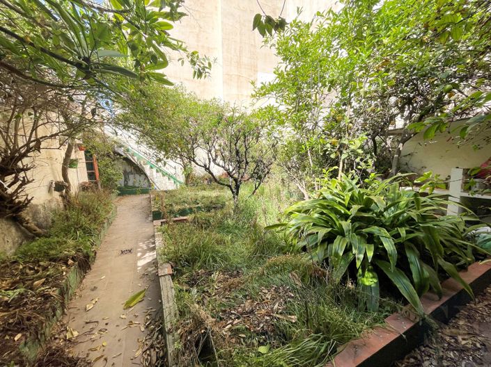 Image No.13-6 Bed Townhouse for sale