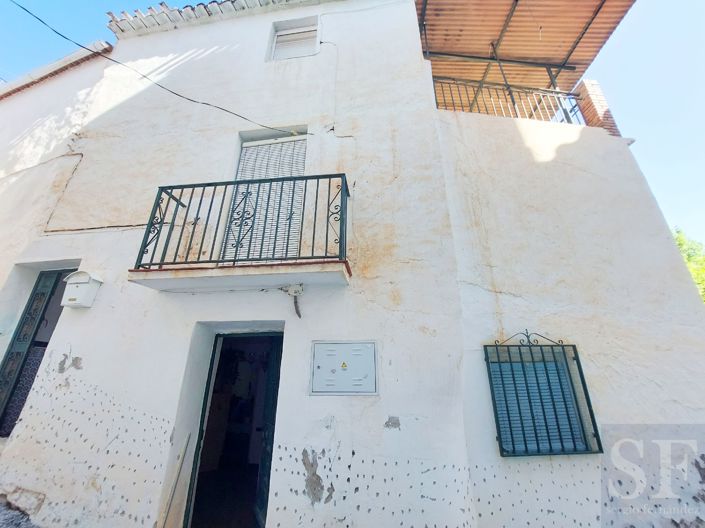 Image No.2-4 Bed Townhouse for sale