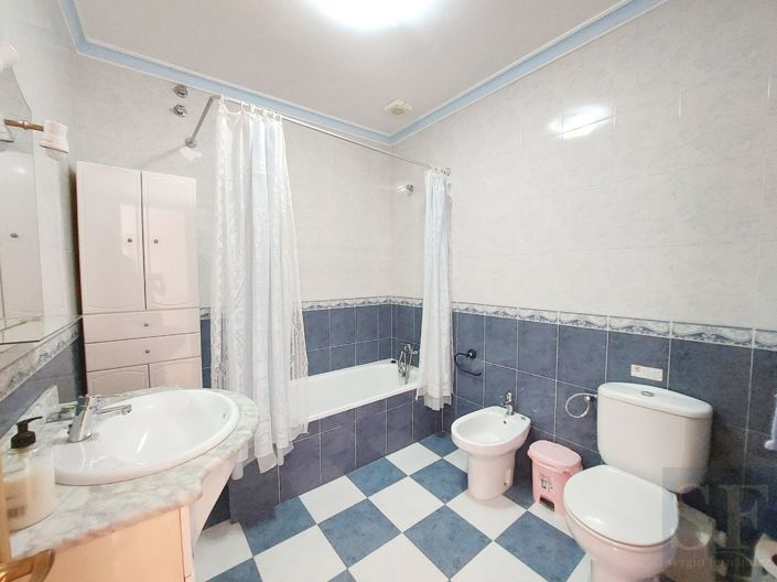 Image No.13-4 Bed Townhouse for sale