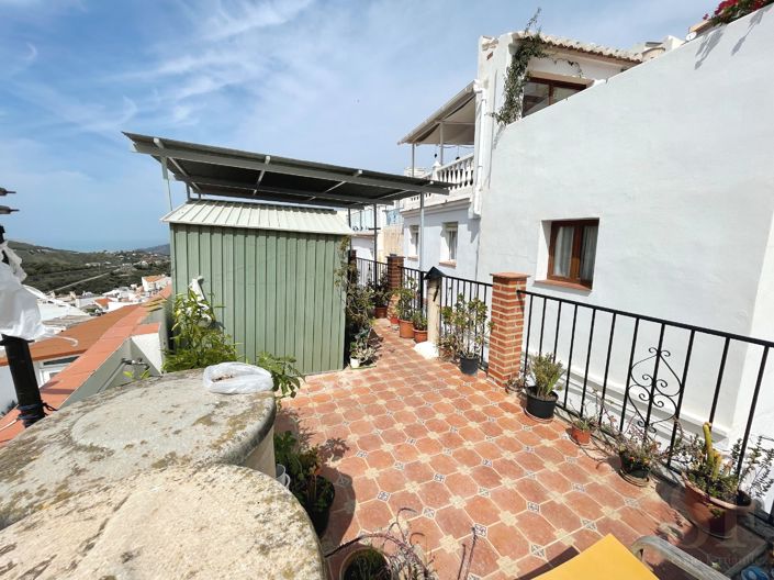 Image No.16-2 Bed Townhouse for sale