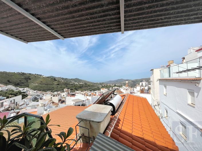 Image No.18-2 Bed Townhouse for sale