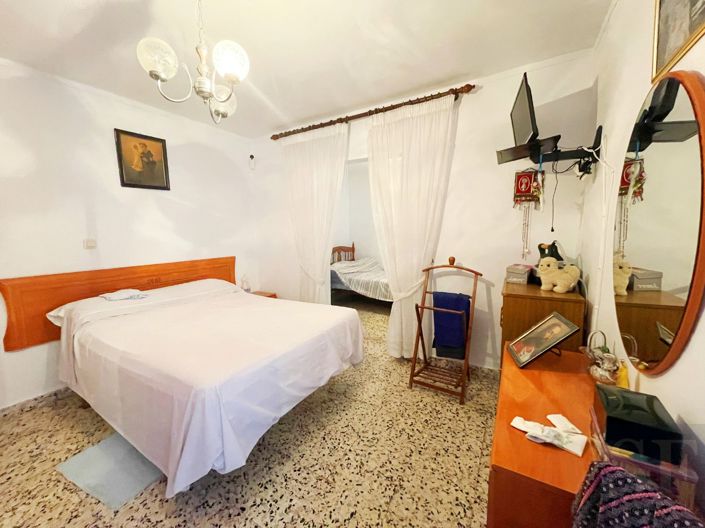 Image No.11-3 Bed Townhouse for sale