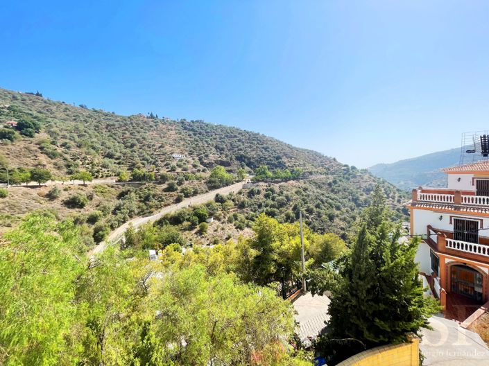 Image No.19-3 Bed Townhouse for sale