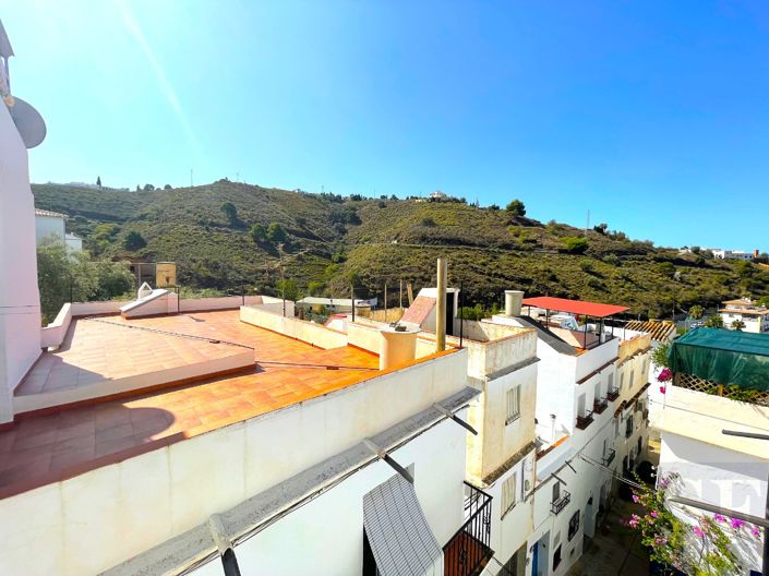 Image No.19-2 Bed Townhouse for sale