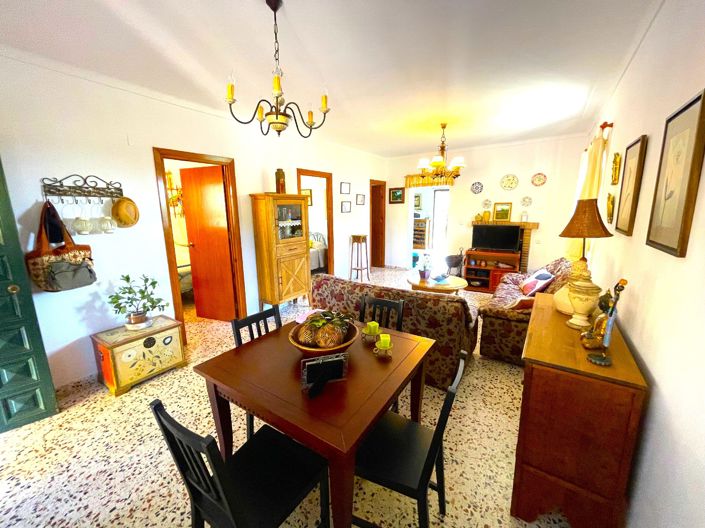 Image No.3-4 Bed Villa for sale