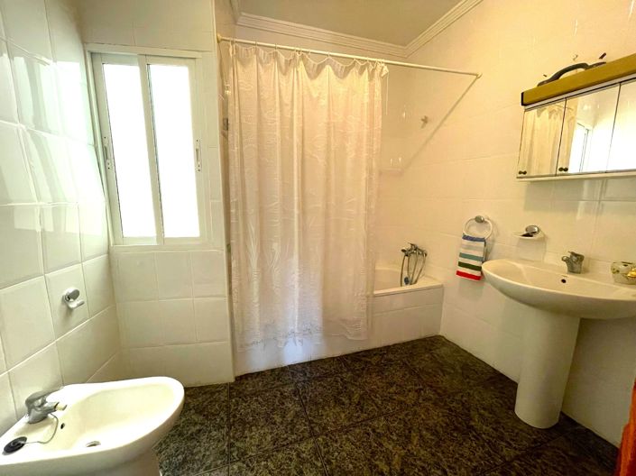 Image No.12-3 Bed Townhouse for sale