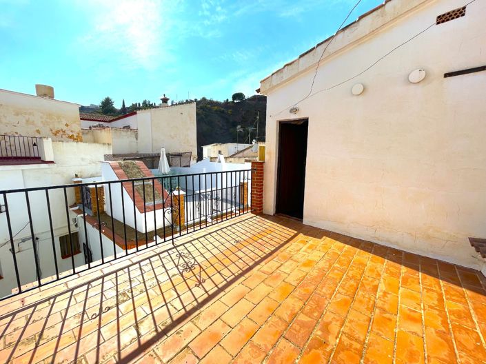 Image No.15-3 Bed Townhouse for sale