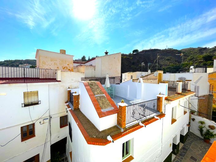 Image No.16-3 Bed Townhouse for sale