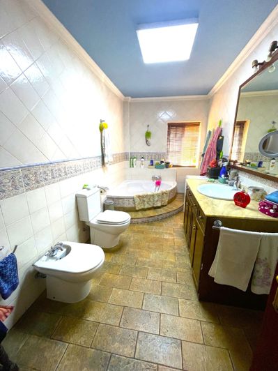 Image No.12-4 Bed Townhouse for sale