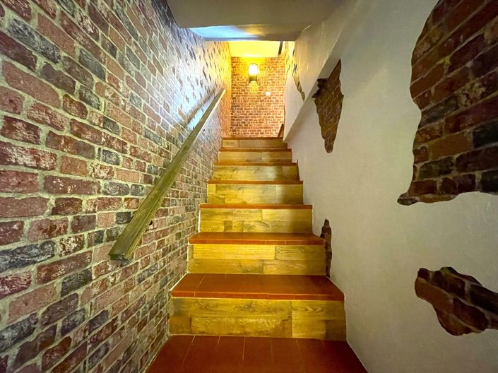 Image No.9-5 Bed Townhouse for sale