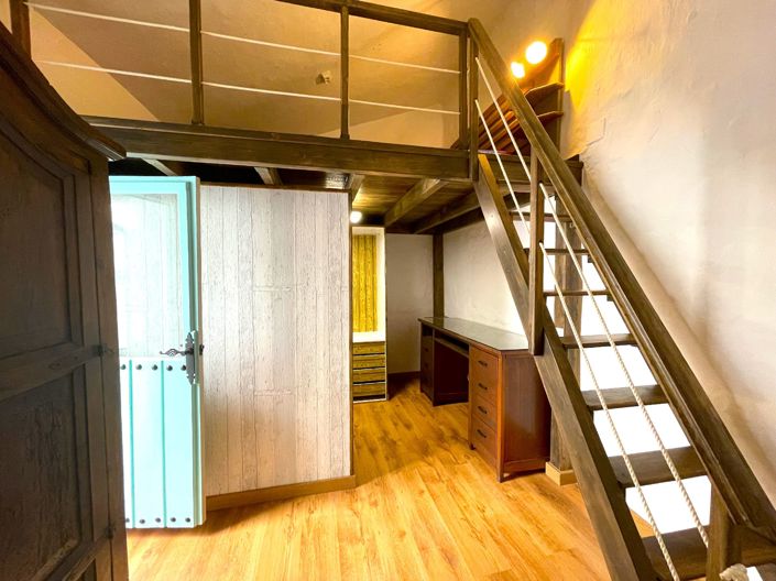 Image No.11-5 Bed Townhouse for sale