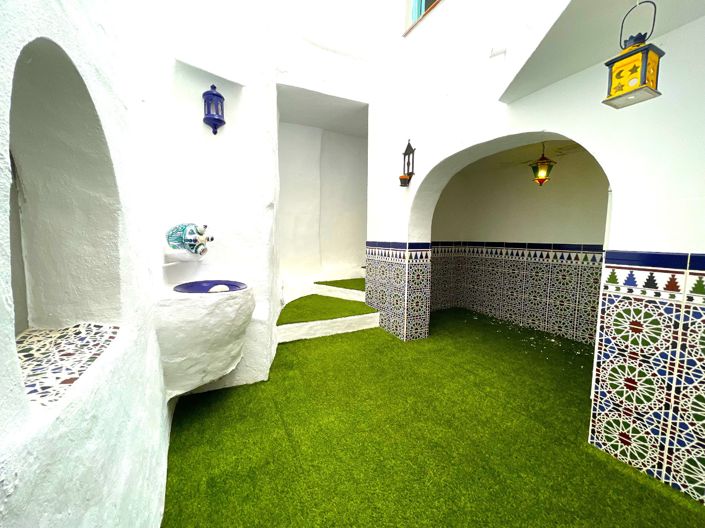 Image No.5-5 Bed Townhouse for sale