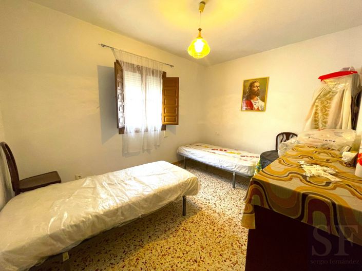 Image No.12-5 Bed Townhouse for sale