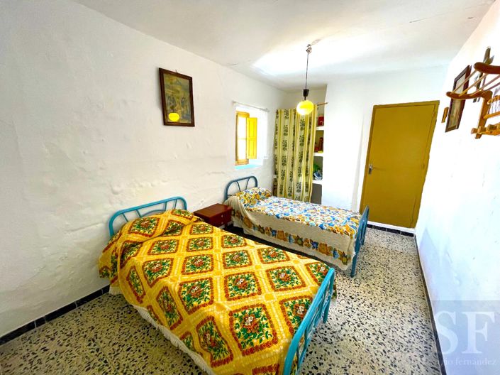 Image No.10-4 Bed Townhouse for sale