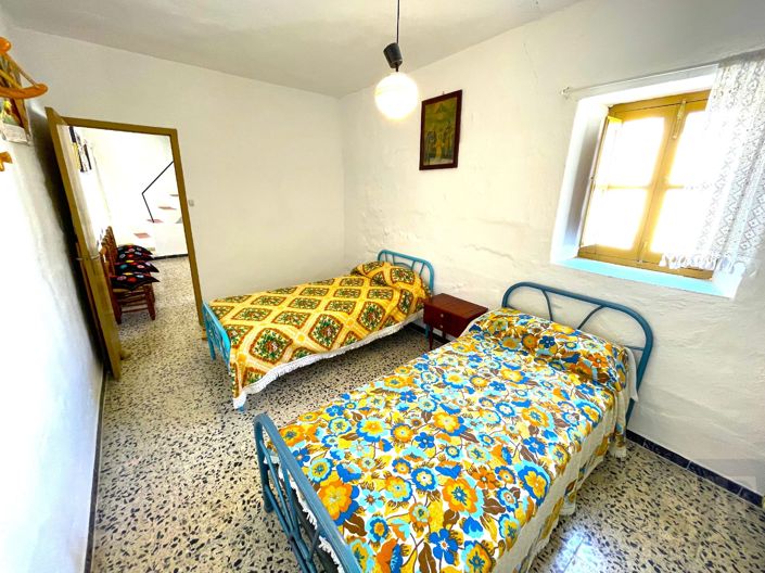 Image No.11-4 Bed Townhouse for sale