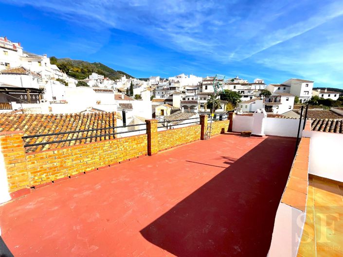 Image No.17-4 Bed Townhouse for sale