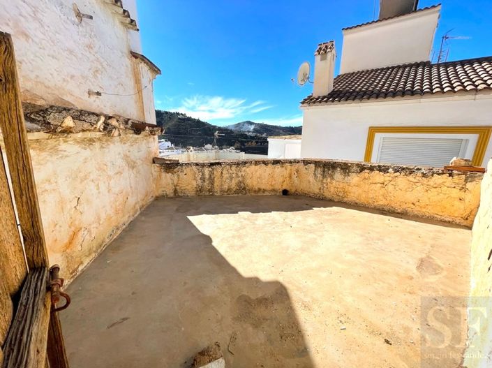 Image No.11-7 Bed Townhouse for sale