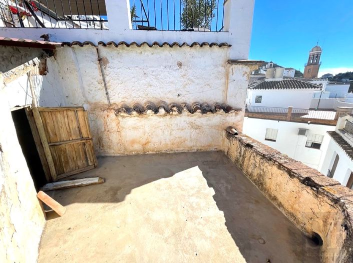 Image No.12-7 Bed Townhouse for sale