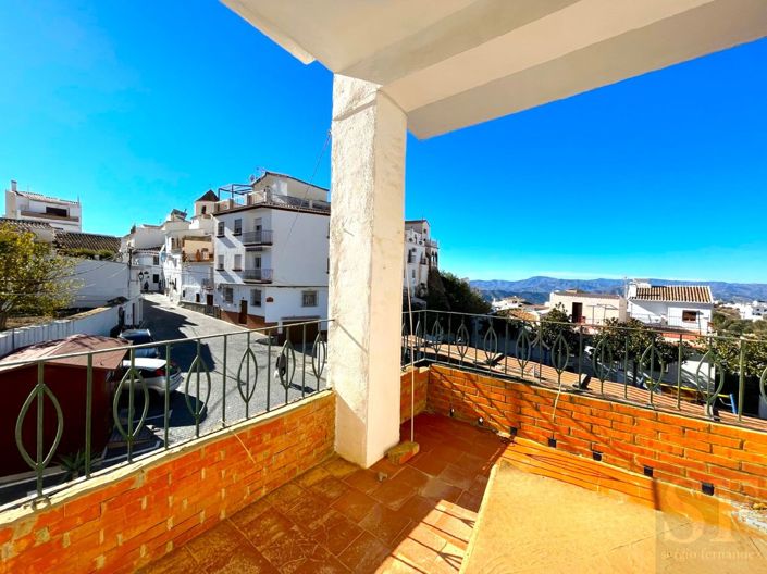 Image No.9-5 Bed Townhouse for sale