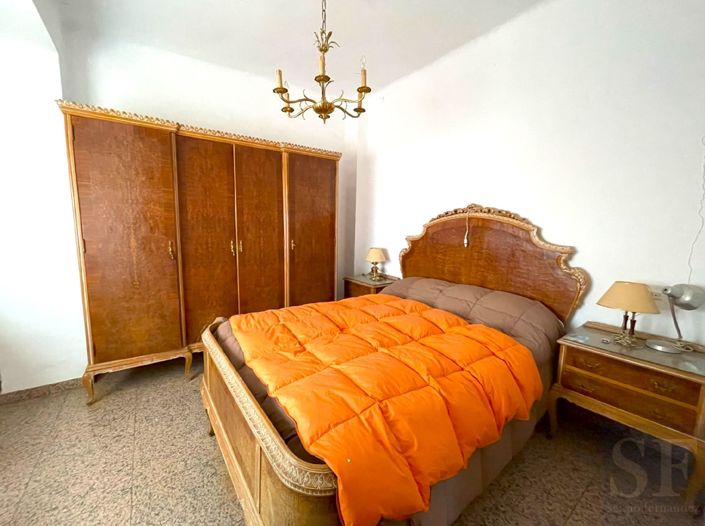 Image No.7-5 Bed Townhouse for sale