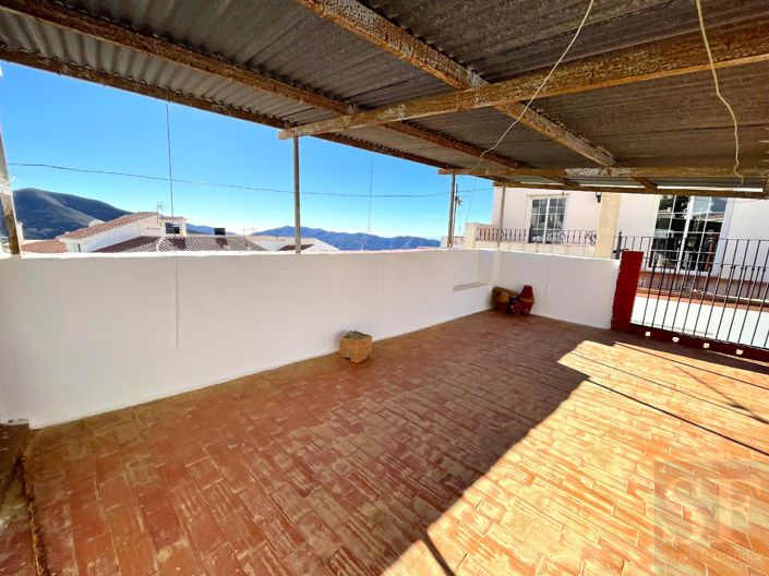 Image No.16-5 Bed Townhouse for sale