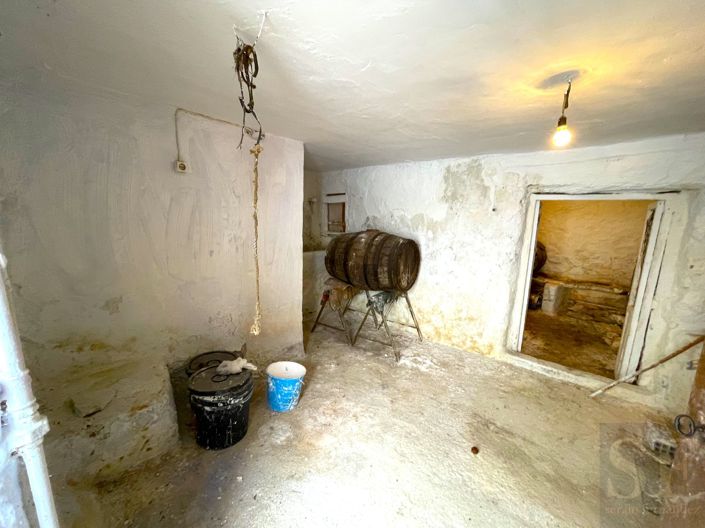 Image No.18-5 Bed Townhouse for sale