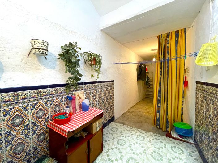 Image No.11-5 Bed Townhouse for sale