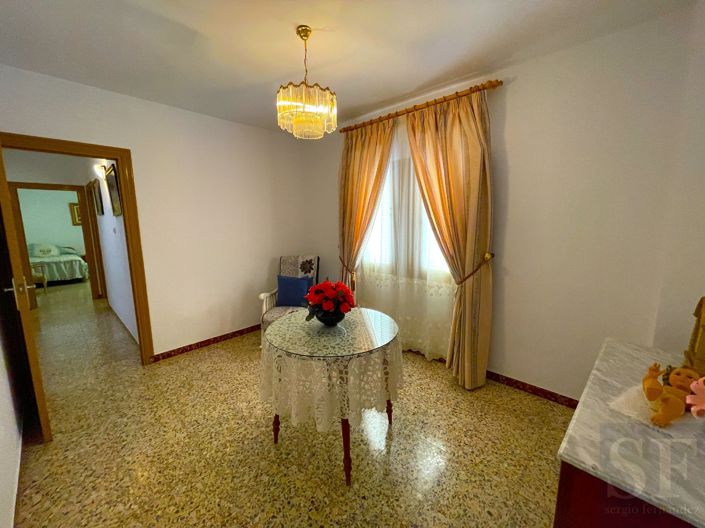 Image No.13-5 Bed Townhouse for sale