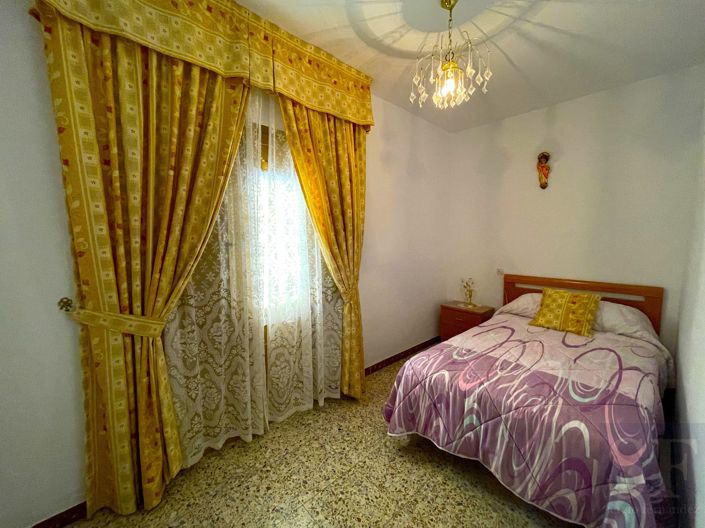 Image No.16-5 Bed Townhouse for sale