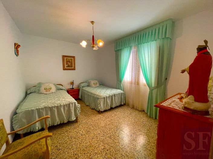 Image No.17-5 Bed Townhouse for sale