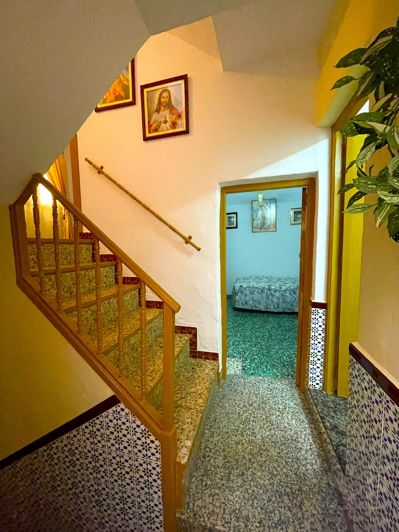 Image No.8-5 Bed Townhouse for sale