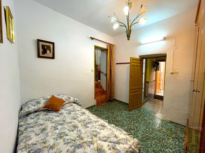 Image No.9-5 Bed Townhouse for sale